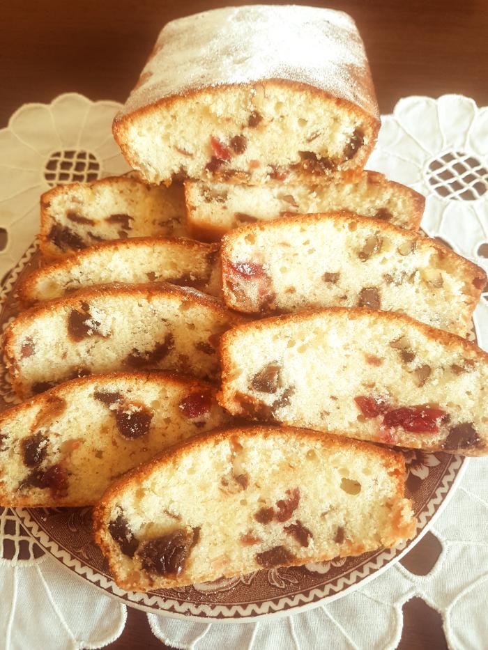 Kolač (štrudla) sa suvim voćem