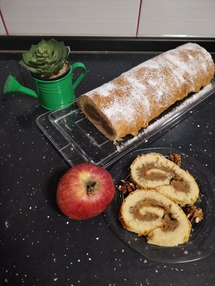 Rolat sa jabukama i cimetom