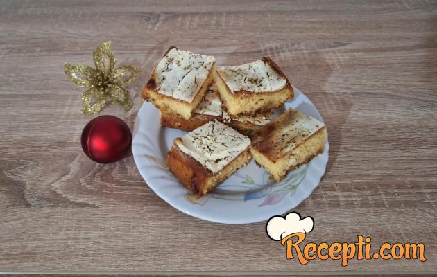 Domaća proja sa ćvarcima i kajmakom