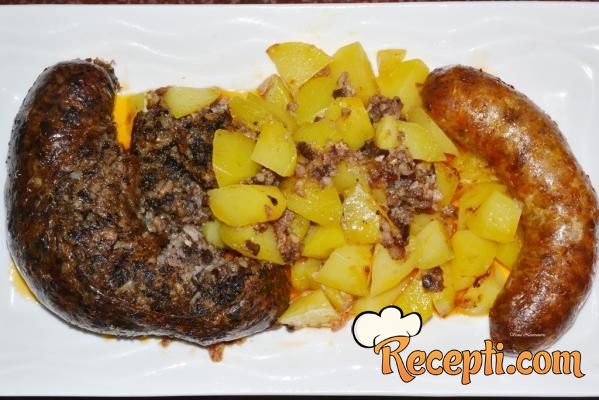 Vojvođanske delicije - Pečena  hurka i kobasica za pečenje