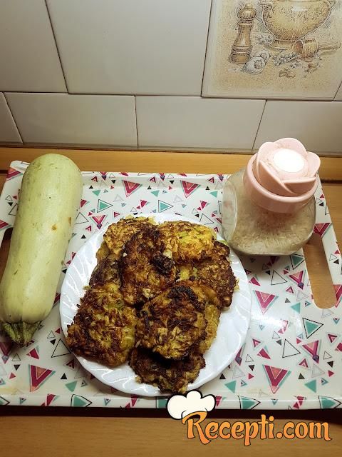 Pljeskavice sa tikvicama i pirinčem