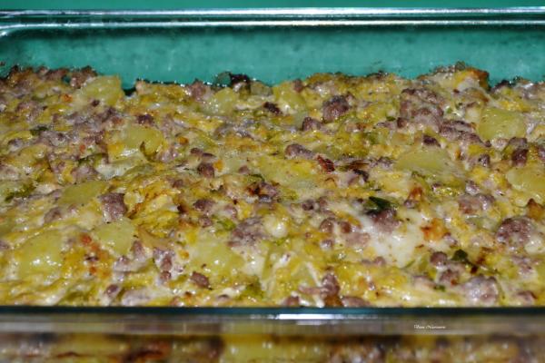 Kelj sa mesom, krompirom i mocarelom