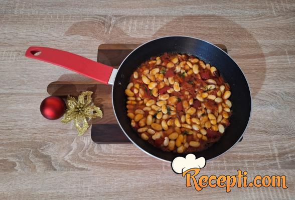 Posni pasulj sa paradajzom iz tiganja