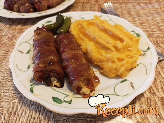 Rolovane paprike sa slaninom, punjene sirom