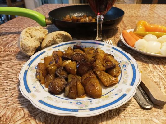 Krompir sa dimljenim kobasicama