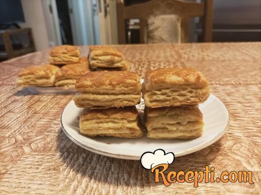 Lisnate pogačice sa čvarcima Lisnate pogačice sa čvarcima