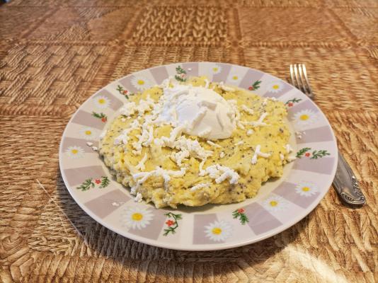 Palenta sa čia semenkama i krem sirom