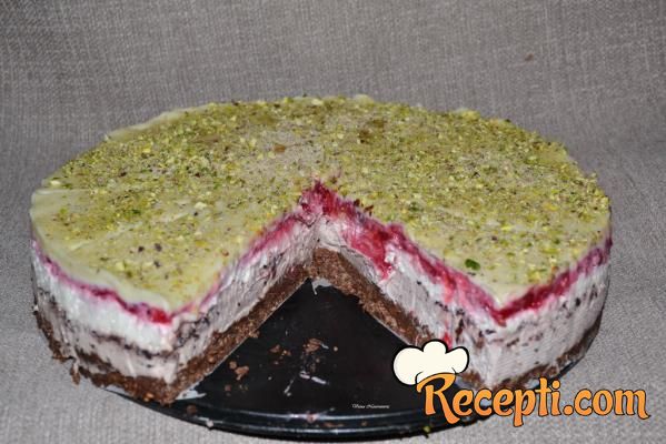 Cheesecake sa crvenim voćem i kupinama