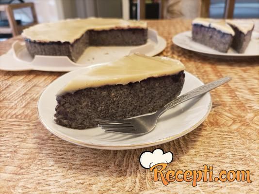 Posna torta sa makom i borovnicama