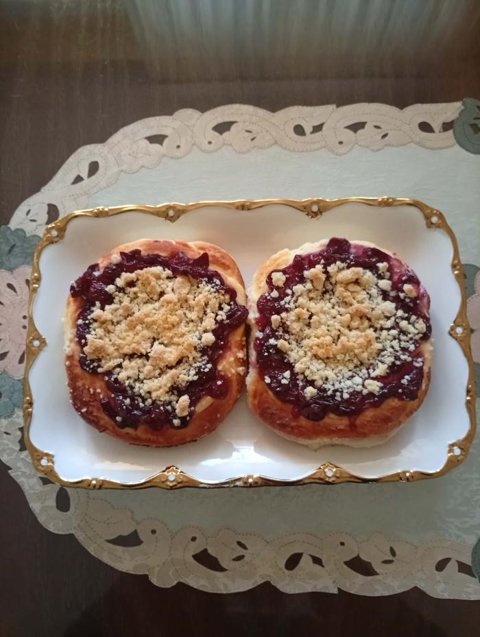 Gnezda sa filom od sira i višanja