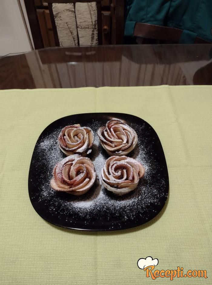 Ružice od jabuka Ružice od jabuka