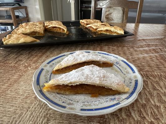 Pita sa domaćim lisnatim testom i bundevom