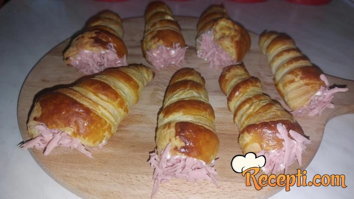 Punjeni korneti od lisnatog testa 