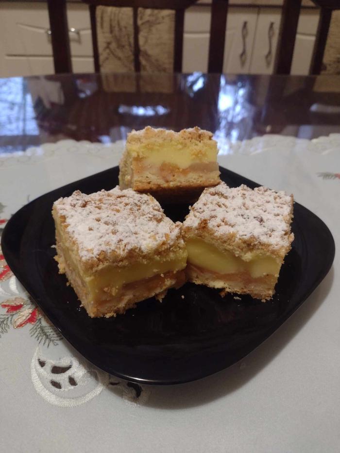 Pita sa jabukama i kremom