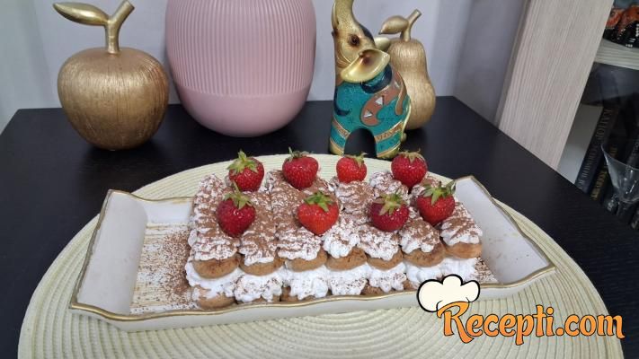 Tiramisu i jagode
