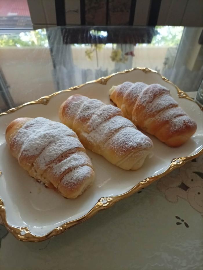 Kroasani sa džemom od kajsija