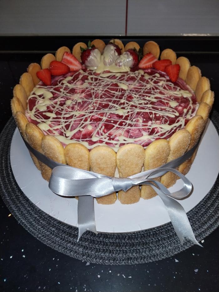 Jagoda tiramisu torta