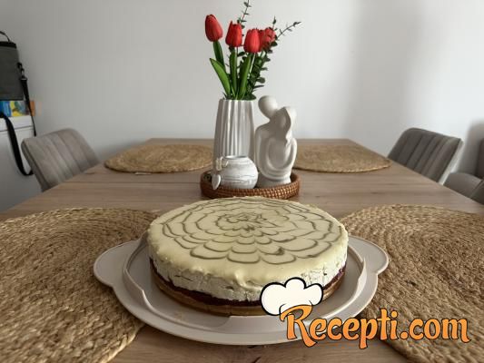 Voćna torta sa kremom od pistaća