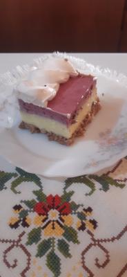 Krem torta sa bobičastim voćem Krem torta sa bobičastim voćem