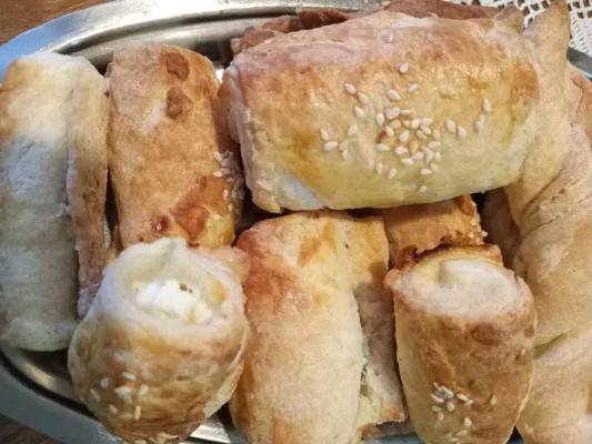 Rolnice od lisnatog testa sa salom Rolnice od lisnatog testa sa salom