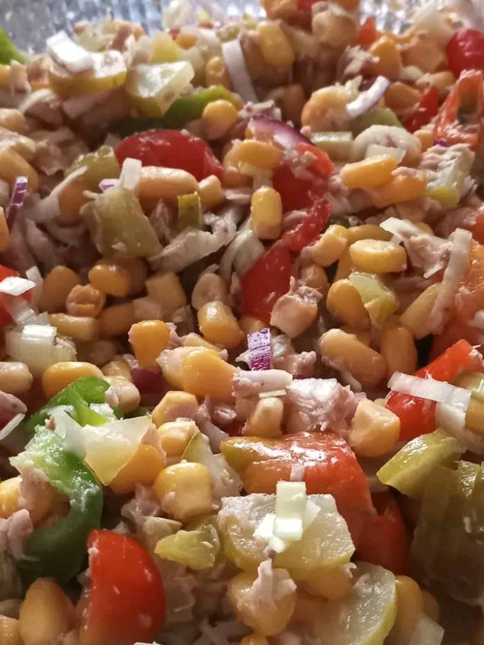 Obrok salata sa tunjevinom
