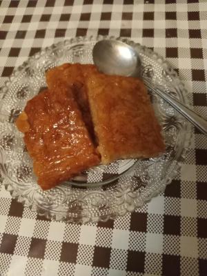 Voćni kolač sa karamelama