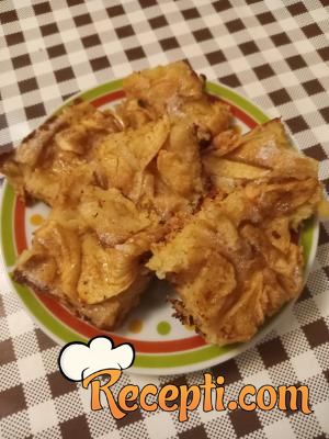 Posni kolač sa jabukama na kriške