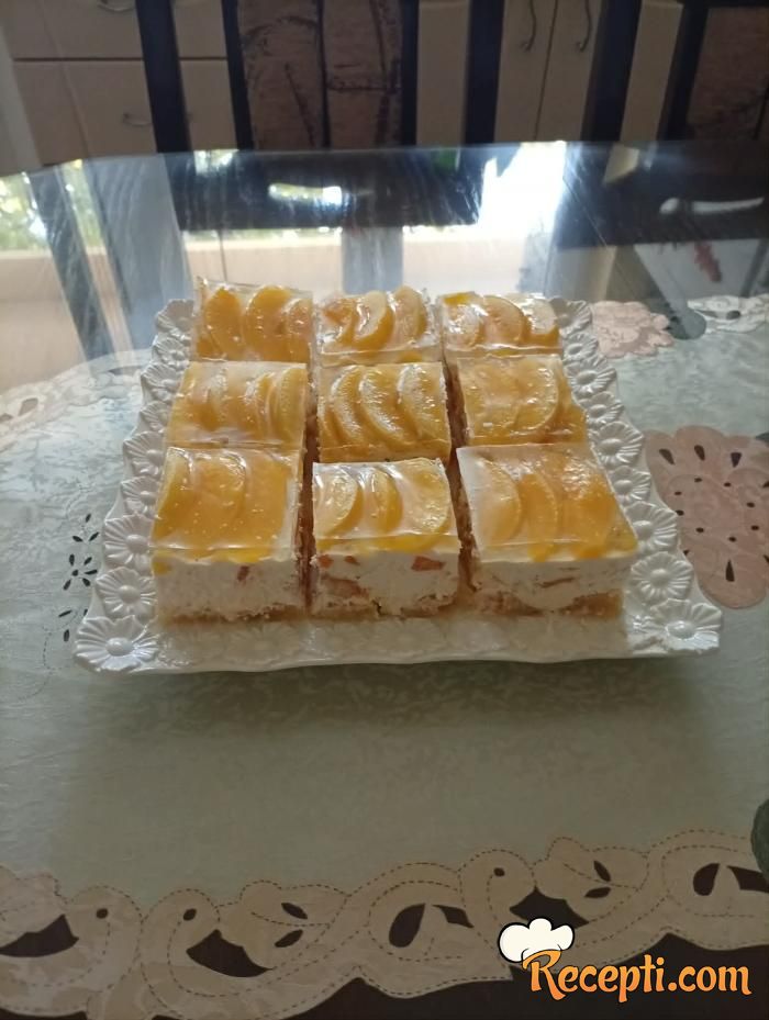 Ledene kocke sa breskvama