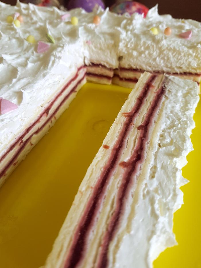 Rozen torta sa kremom i višnjama