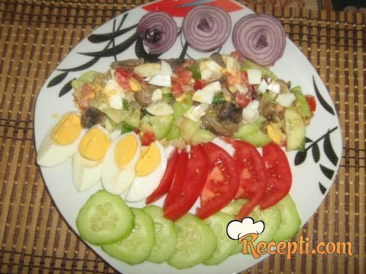 Salata sa šampinjonima i sezonskim povrćem