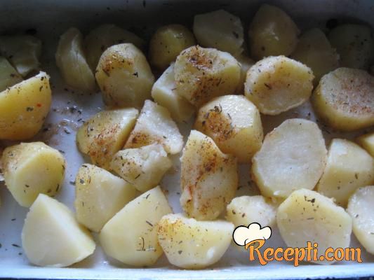 Pečeni krompir sa letnjom salatom