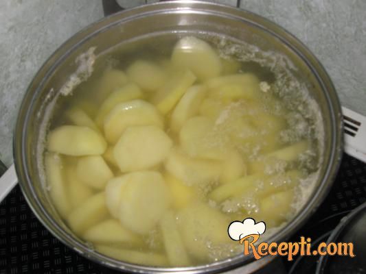 Gratinirani pileći bataci sa krompirom