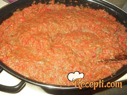 Ajvar pečen u rerni - crvena paprika, plavi paradajz i maslinovo ulje