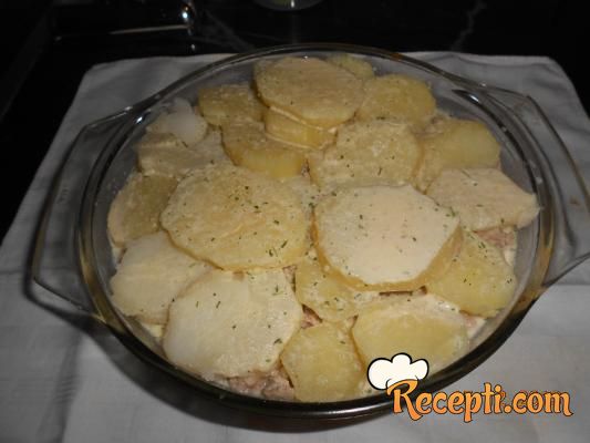 Zapečen krompir sa mlevenim mesom