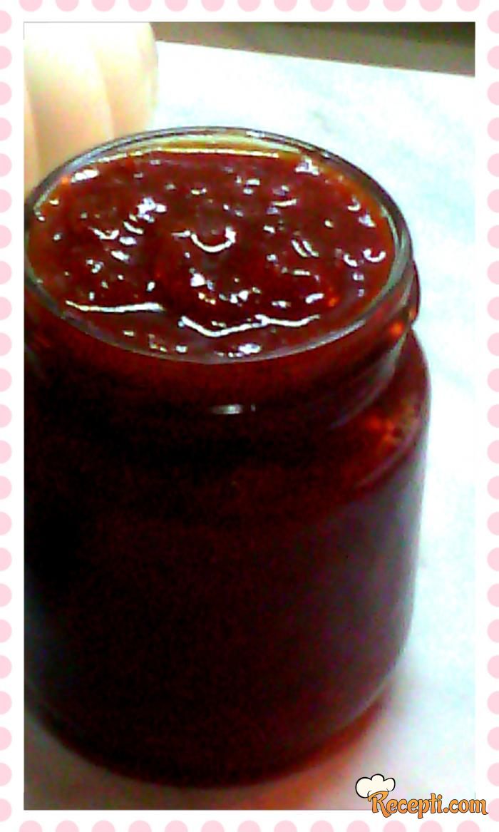 Chutney-pikantni džem od luka i paradajza