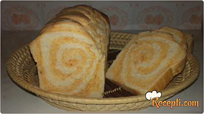 Hleb sa ajvarom i belim lukom