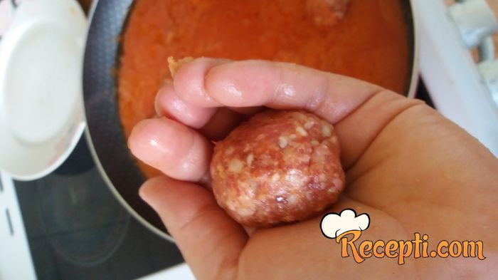 Ćufte u sosu od paradajza (3)
