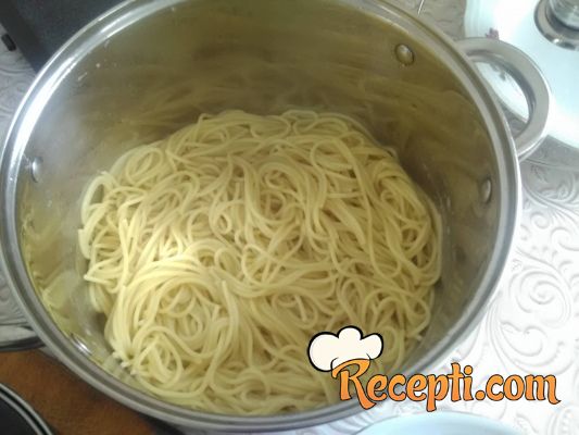 Špageti sa zelenišem