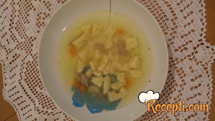 Ćureća supa sa knedlama