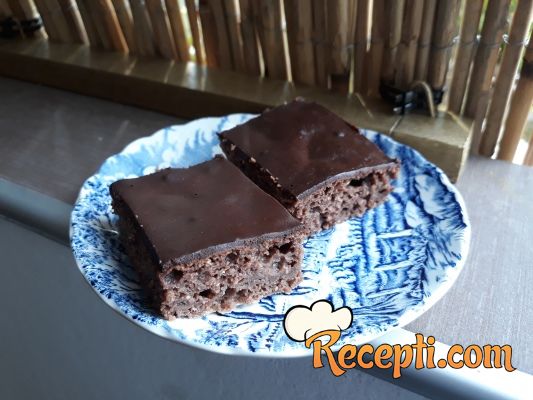 Čokoladni kolač sa tikvicama