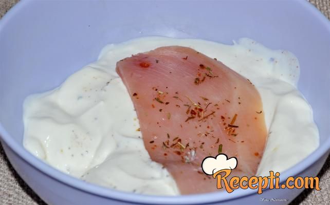 Pileće belo meso u jogurtu