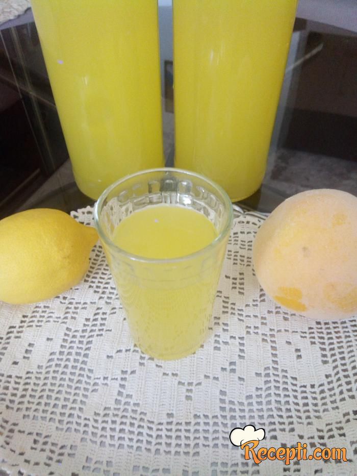 Nekuvani sok od pomorandže i limuna
