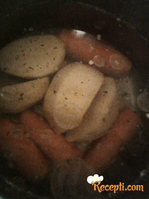 Šnicla na bečki način sa povrćem i tartar sosom