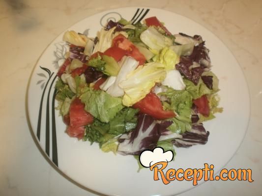 Pileća salata (13)