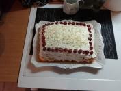 Beli tiramisu sa malinama 