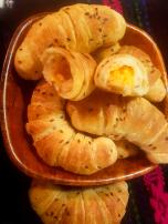 Lisnate kifle sa kečapom i kačkavaljem