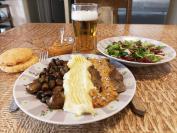 Prženi svinjski vrat, šampinjoni i sos